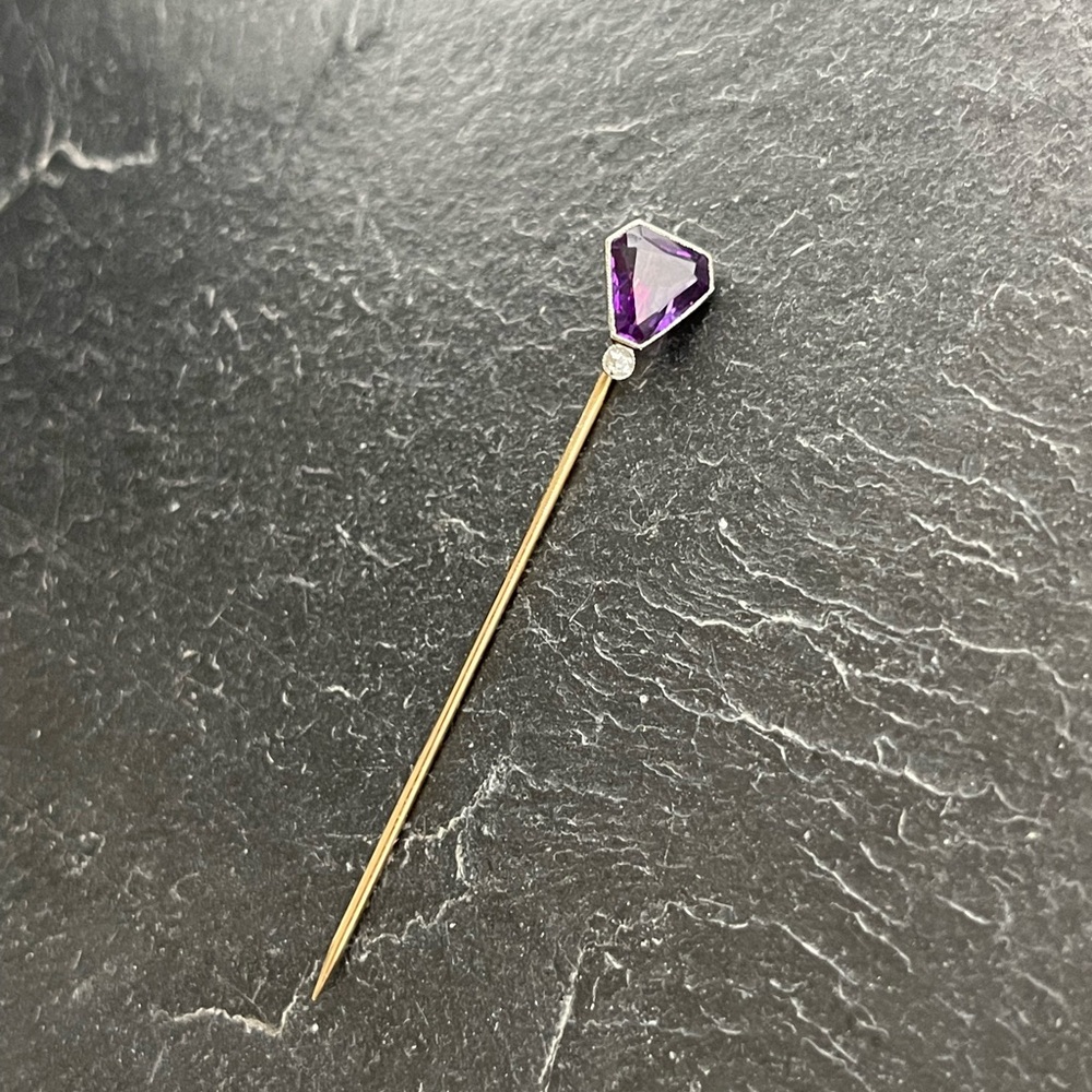 Elegant 18kt. Yellow Gold, Amethyst & Diamond Pin